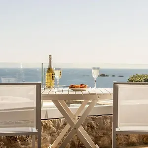Ostraco, Beachfront House 50m From The Beach *