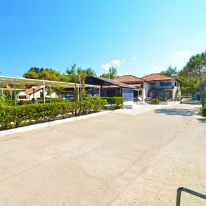 Oasis Beachfront & Apartments, By Zantewize Apartment Alykanas (Zakynthos)