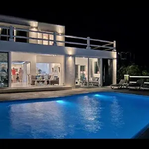 The Cosmopolitan Villa *