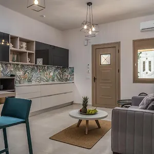 Andy's & Hari's Elegant Town Apartment *