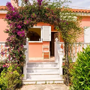 2 Bed House With Mountain View Apartment