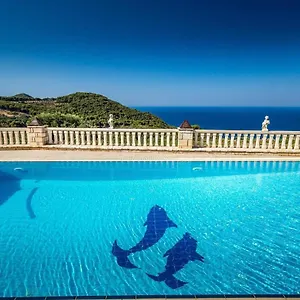 Me Away - Argo's Summer Poolside Retreats Holiday home Keri