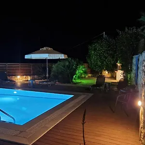 Petalouda Mit Eigenem Pool Tragaki
