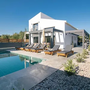 Kozakos With Private Swimming Pools