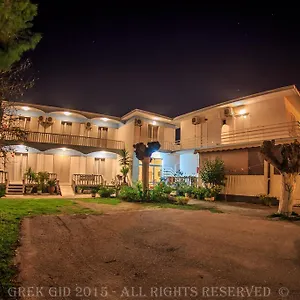 Byzantium Studios And Apartment